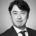 Black and white portrait of Hiroshi Suwabe